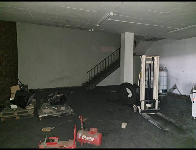 2,300M² WAREHOUSE FOR SALE IN OPHIRTON